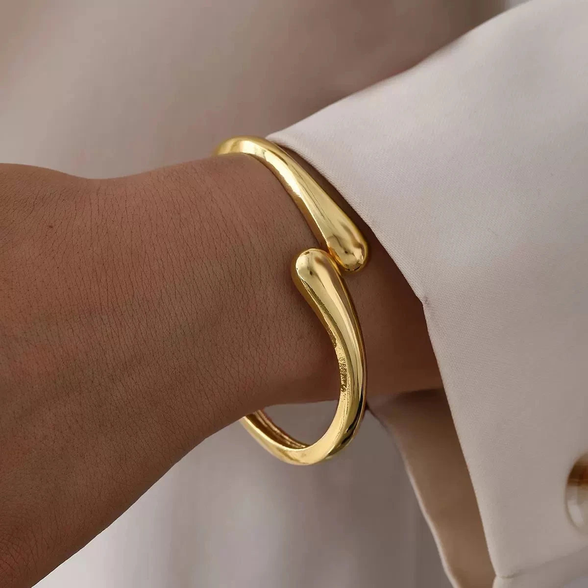 Smooth Water Drop Bracelet