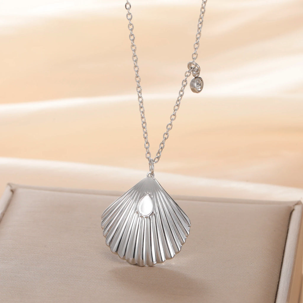 Teamer Shell Necklace