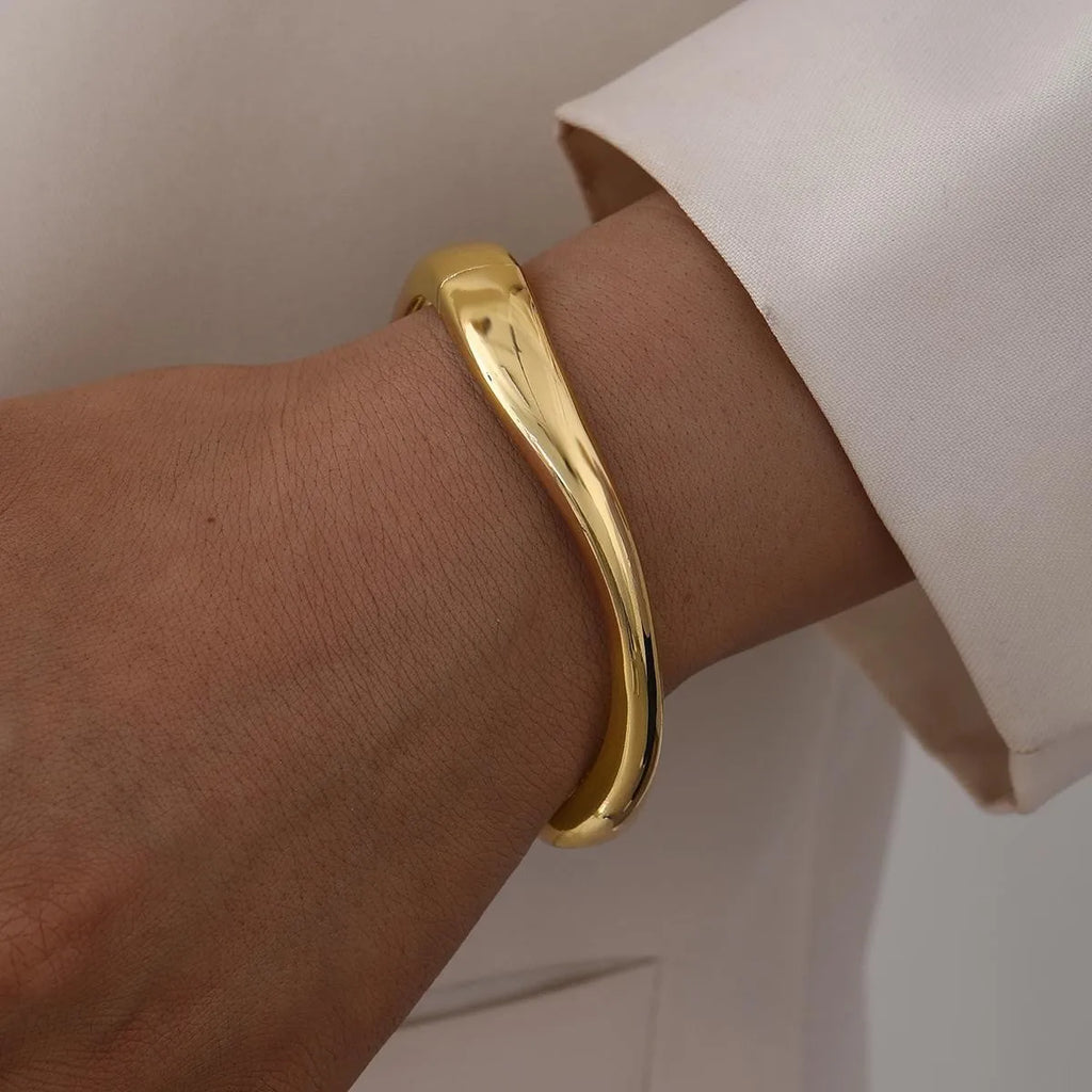Smooth Water Drop Bracelet