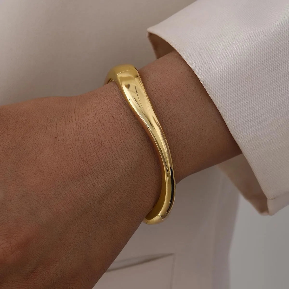 Smooth Water Drop Bracelet