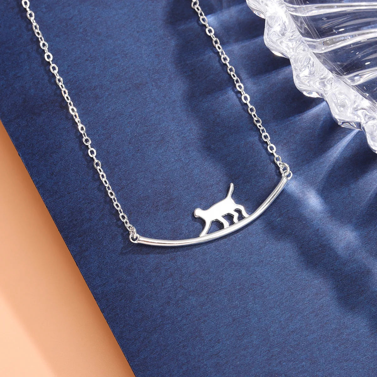 Walking cat necklace