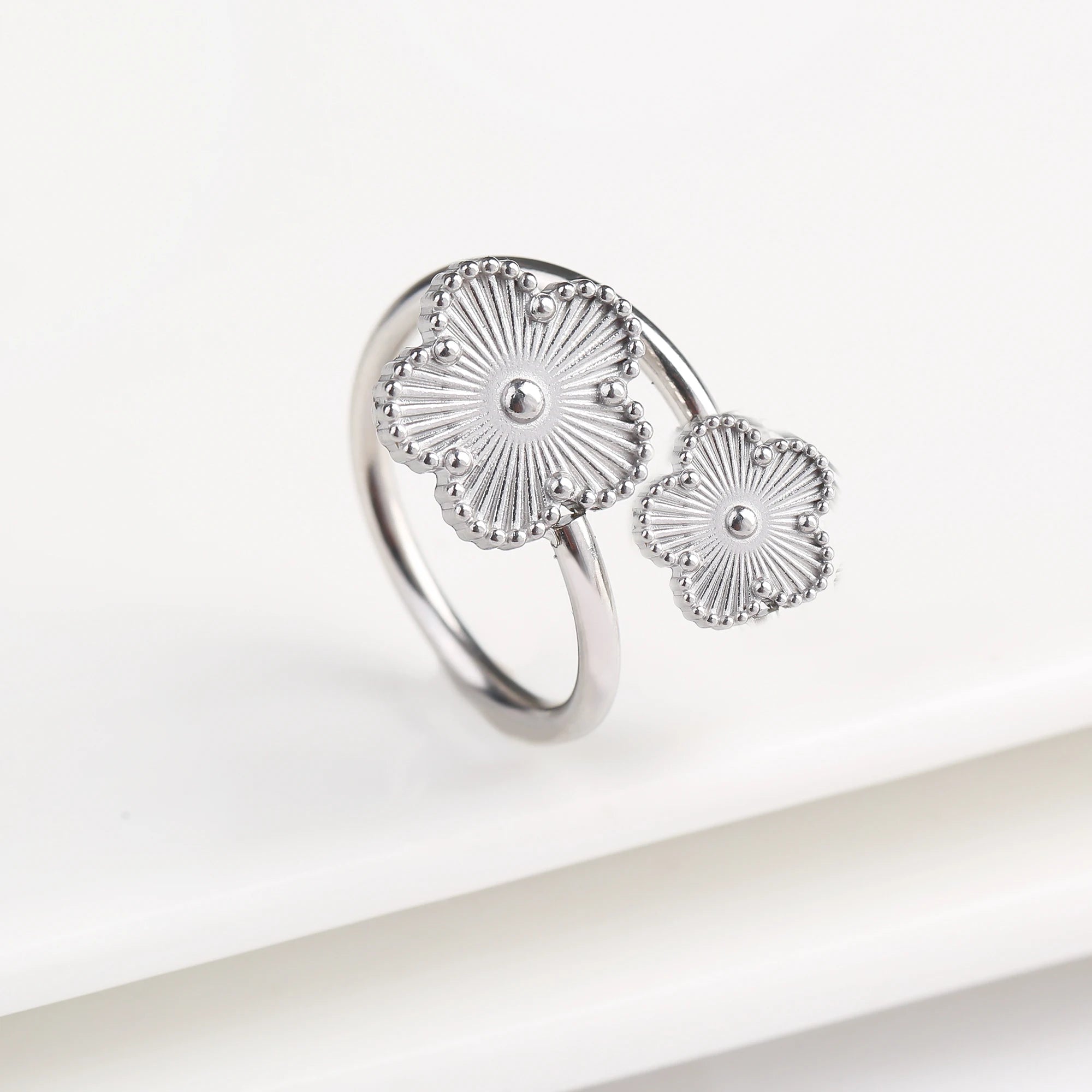 Five Leaf Flower Ring