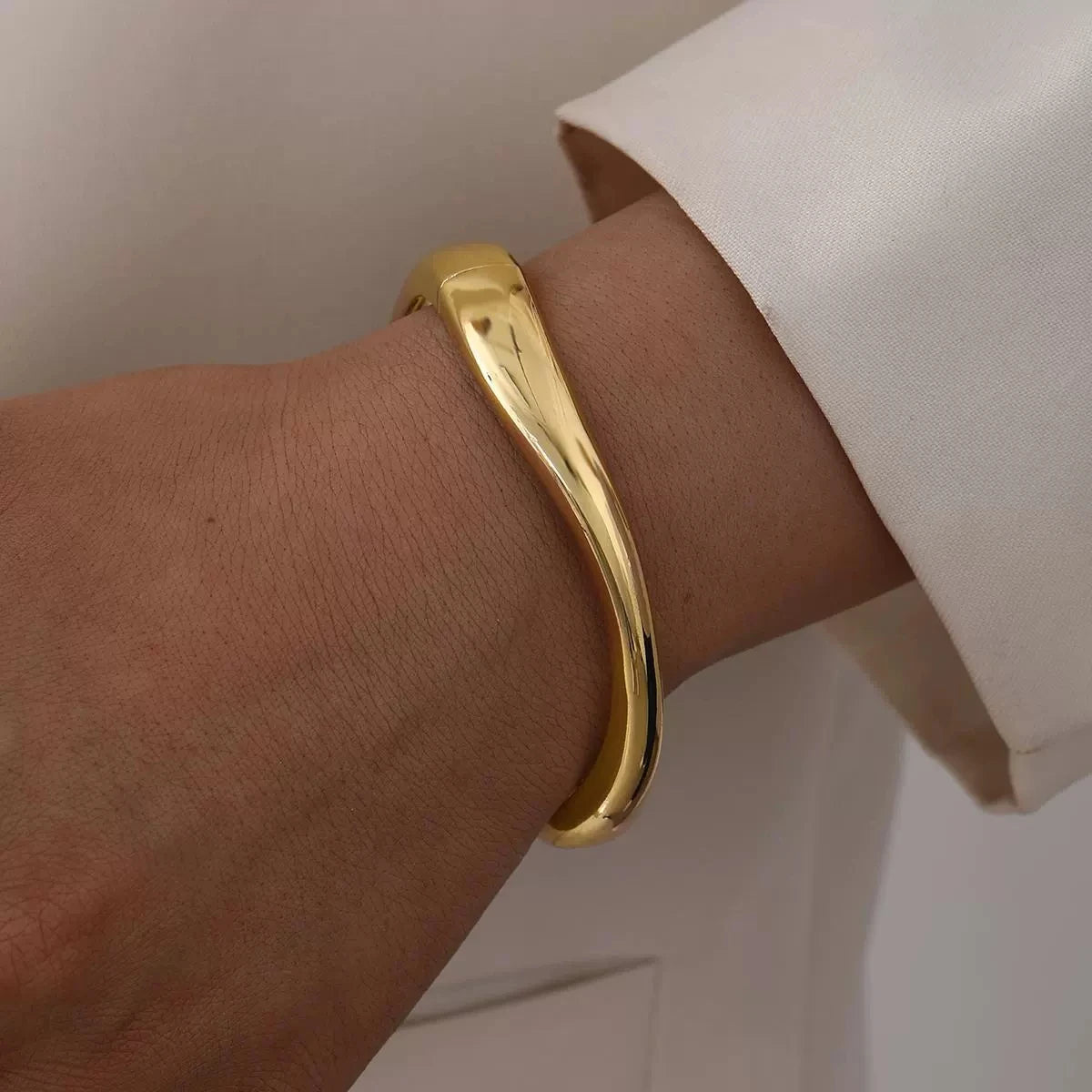 Smooth Water Drop Bracelet