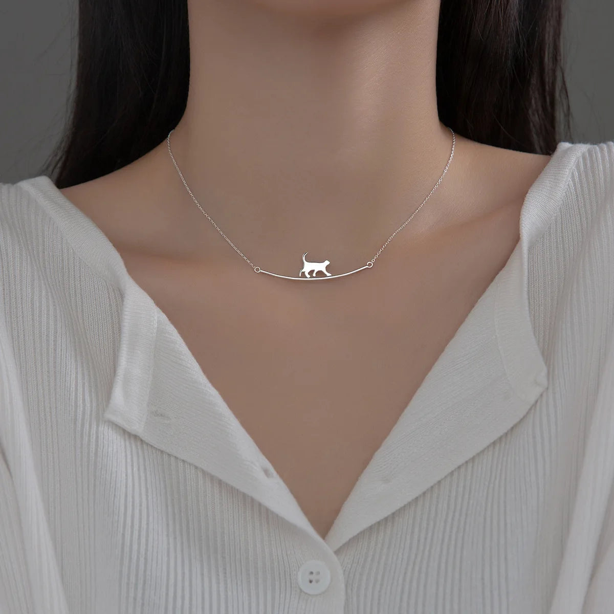 Walking cat necklace